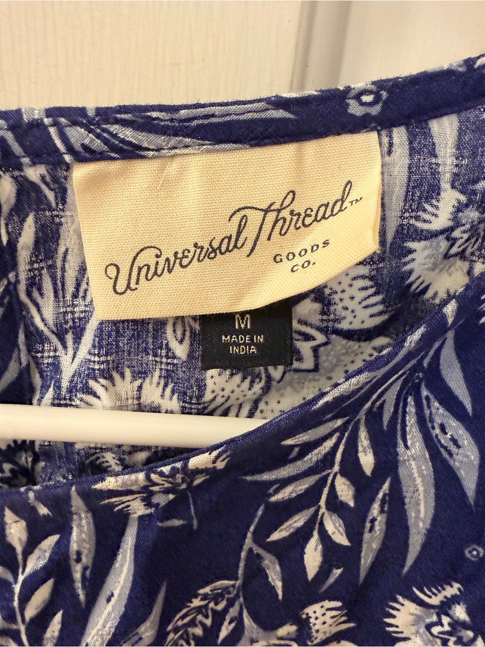 🩷 Universal Thread Navy & White Floral Ruffle Peplum Top size M 🩷 - Picture 8 of 10